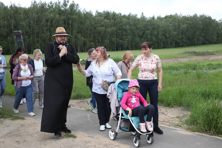 XII Diecezjalna Pielgrzymka Kobiet - wędrówka