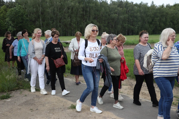 XII Diecezjalna Pielgrzymka Kobiet - wędrówka