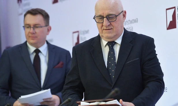 Wybory prezydenckie: frekwencja w II turze na godz. 17 wyniosła 54,91 proc. 