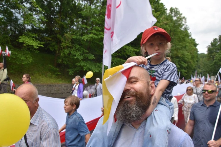 Ulicami Gorzowa Wlkp. przeszedł Marsz dla Życia i Rodziny