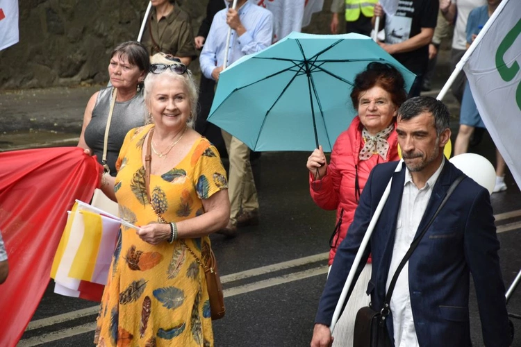 Ulicami Gorzowa Wlkp. przeszedł Marsz dla Życia i Rodziny
