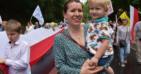 Ulicami Gorzowa Wlkp. przeszedł Marsz dla Życia i Rodziny