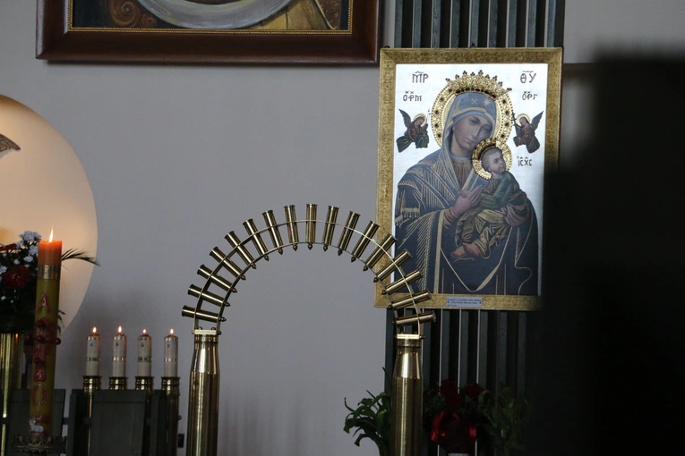 Nowy Dwór Mazowiecki. Poświęcenie witraża i wprowadzenie relikwii błogosławionej rodziny Ulmów