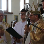 Nowy Dwór Mazowiecki. Poświęcenie witraża i wprowadzenie relikwii błogosławionej rodziny Ulmów