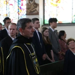 Nowy Dwór Mazowiecki. Poświęcenie witraża i wprowadzenie relikwii błogosławionej rodziny Ulmów