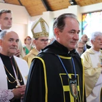 Nowy Dwór Mazowiecki. Poświęcenie witraża i wprowadzenie relikwii błogosławionej rodziny Ulmów
