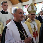 Nowy Dwór Mazowiecki. Poświęcenie witraża i wprowadzenie relikwii błogosławionej rodziny Ulmów