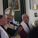Nowy Dwór Mazowiecki. Poświęcenie witraża i wprowadzenie relikwii błogosławionej rodziny Ulmów