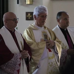 Nowy Dwór Mazowiecki. Poświęcenie witraża i wprowadzenie relikwii błogosławionej rodziny Ulmów