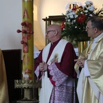 Nowy Dwór Mazowiecki. Poświęcenie witraża i wprowadzenie relikwii błogosławionej rodziny Ulmów