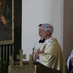 Nowy Dwór Mazowiecki. Poświęcenie witraża i wprowadzenie relikwii błogosławionej rodziny Ulmów
