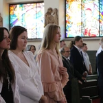 Nowy Dwór Mazowiecki. Poświęcenie witraża i wprowadzenie relikwii błogosławionej rodziny Ulmów