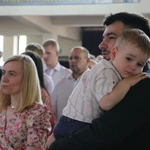 Nowy Dwór Mazowiecki. Poświęcenie witraża i wprowadzenie relikwii błogosławionej rodziny Ulmów