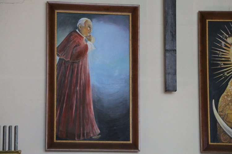 Nowy Dwór Mazowiecki. Poświęcenie witraża i wprowadzenie relikwii błogosławionej rodziny Ulmów