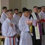 Nowy Dwór Mazowiecki. Poświęcenie witraża i wprowadzenie relikwii błogosławionej rodziny Ulmów
