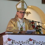 Nowy Dwór Mazowiecki. Poświęcenie witraża i wprowadzenie relikwii błogosławionej rodziny Ulmów