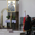 Nowy Dwór Mazowiecki. Poświęcenie witraża i wprowadzenie relikwii błogosławionej rodziny Ulmów