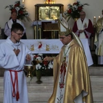 Nowy Dwór Mazowiecki. Poświęcenie witraża i wprowadzenie relikwii błogosławionej rodziny Ulmów