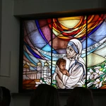 Nowy Dwór Mazowiecki. Poświęcenie witraża i wprowadzenie relikwii błogosławionej rodziny Ulmów