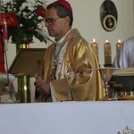 Nowy Dwór Mazowiecki. Poświęcenie witraża i wprowadzenie relikwii błogosławionej rodziny Ulmów