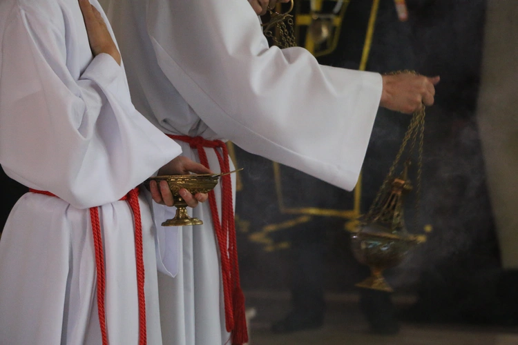 Nowy Dwór Mazowiecki. Poświęcenie witraża i wprowadzenie relikwii błogosławionej rodziny Ulmów