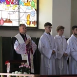 Nowy Dwór Mazowiecki. Poświęcenie witraża i wprowadzenie relikwii błogosławionej rodziny Ulmów