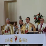 Nowy Dwór Mazowiecki. Poświęcenie witraża i wprowadzenie relikwii błogosławionej rodziny Ulmów