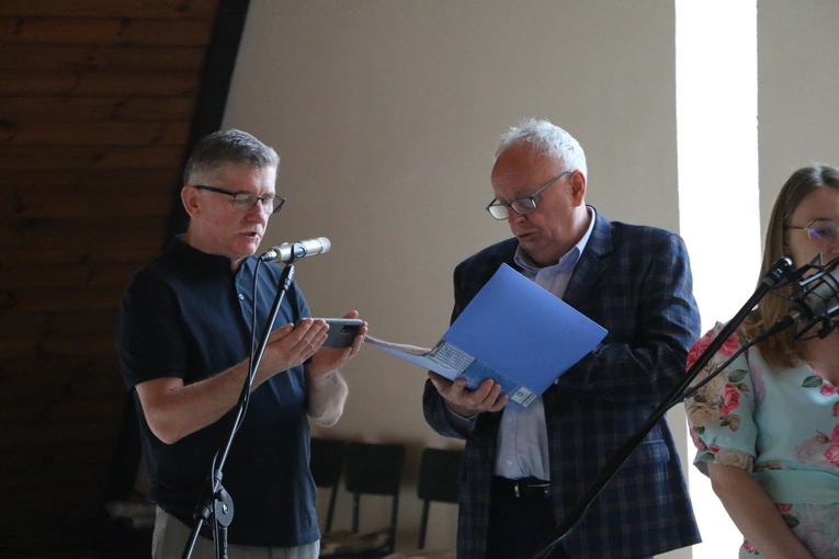 Nowy Dwór Mazowiecki. Poświęcenie witraża i wprowadzenie relikwii błogosławionej rodziny Ulmów