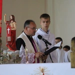 Nowy Dwór Mazowiecki. Poświęcenie witraża i wprowadzenie relikwii błogosławionej rodziny Ulmów