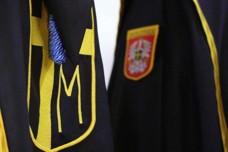 Nowy Dwór Mazowiecki. Poświęcenie witraża i wprowadzenie relikwii błogosławionej rodziny Ulmów