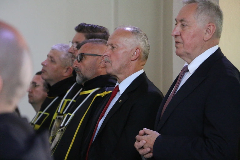 Nowy Dwór Mazowiecki. Poświęcenie witraża i wprowadzenie relikwii błogosławionej rodziny Ulmów