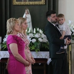 Nowy Dwór Mazowiecki. Poświęcenie witraża i wprowadzenie relikwii błogosławionej rodziny Ulmów
