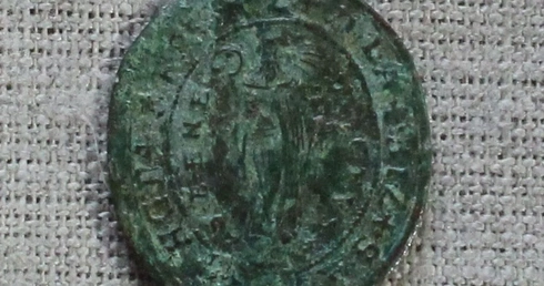 Dewocjonalia odnalezione podczas wykopalisk w katedrze opolskiej
