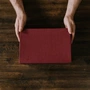 Niebanalne inspiracje z prezentami dla niego – co naprawdę go ucieszy?