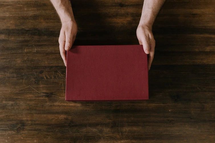 Niebanalne inspiracje z prezentami dla niego – co naprawdę go ucieszy?