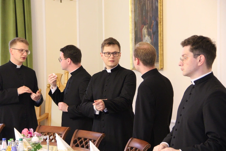 Posłanie księży neoprezbiterów na ich pierwsze parafie