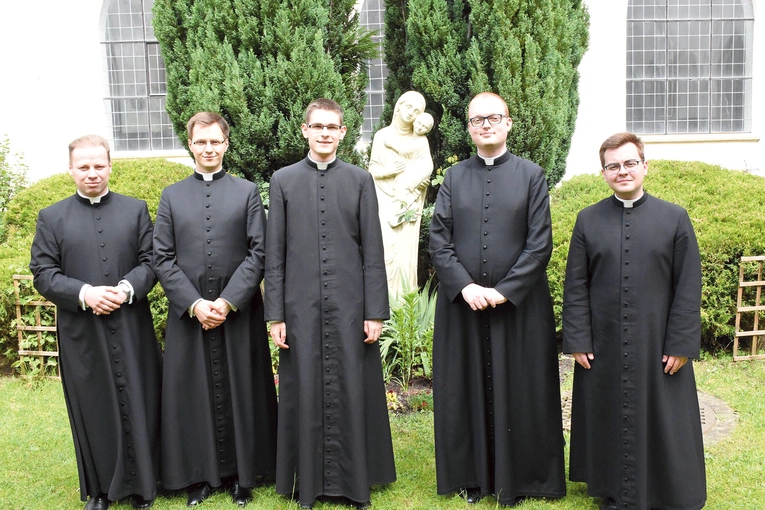 W momencie zamykania  tego numeru GN uroczystość  była jeszcze  przed nimi.  Od lewej:  Artur Rozalewski, Grzegorz Zakrzewski,  Jakub Kuzak, Szymon Reinke i Kamil Romanowski.