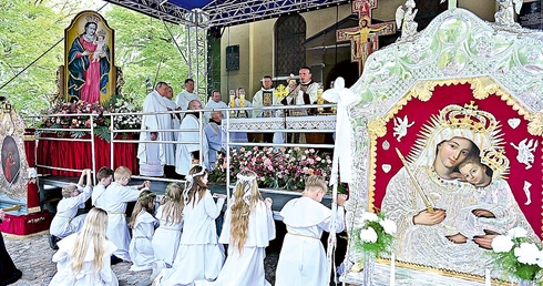 Na liturgii od ponad trzech wieków ważne są wizerunki  Matki Bożej.