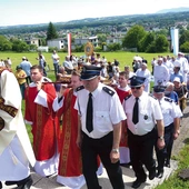Procesja z relikwiami  św. Jana Sarkandra w drodze  na Kaplicówkę.