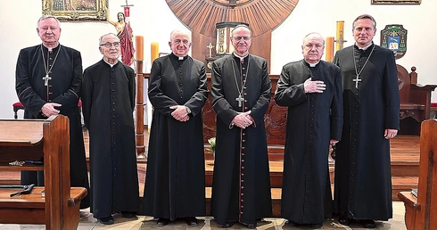 Pamiątkowe zdjęcie z gdańskimi biskupami.