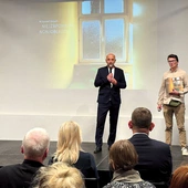 Krzysztof Gołuch (z lewej) i Michał Szalast w czasie spotkania inaugurującego wystawę „Nie/Zapomnienie”. 