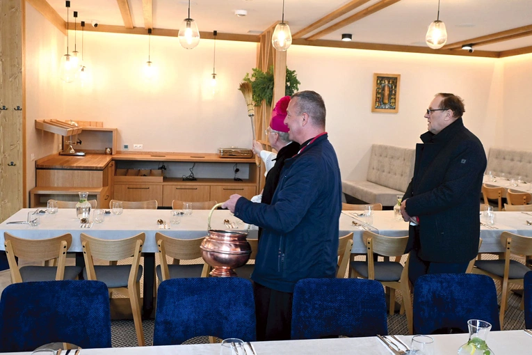 Ludźmierska restauracja  może być miejscem rodzinnych spotkań,  ale czy wszyscy goście zaakceptują  brak procentów?