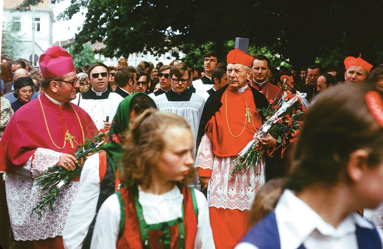  W obchodach w 1975 r. wzięli udział prymas Polski Stefan Wyszyński i kard. Karol Wojtyła. W Płocku byli witani przez tłumy wiernych.