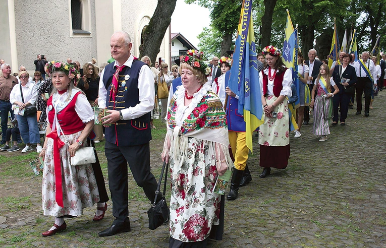 Procesja wejścia  podczas Eucharystii.