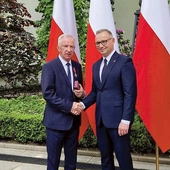  Starosta Niemirski obok prezydenta A. Dudy.