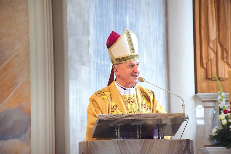 Mszy św. przewodniczył biskup M. Solarczyk.