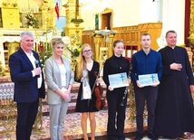 Zespół M. Bidzińskiej tuż po odebraniu nagrody.