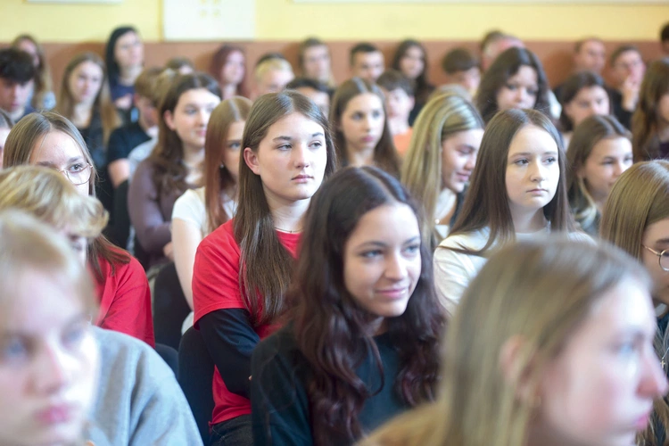 Młodzież wypełniła po brzegi  aulę MCDN  w Tarnowie.