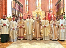 Pamiętajmy w modlitwach  o nowych księżach.