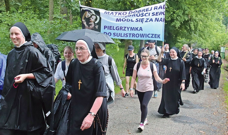 W święto Nawiedzenia NMP 80 osób przeszło 25 kilometrów w intencji nowych powołań.